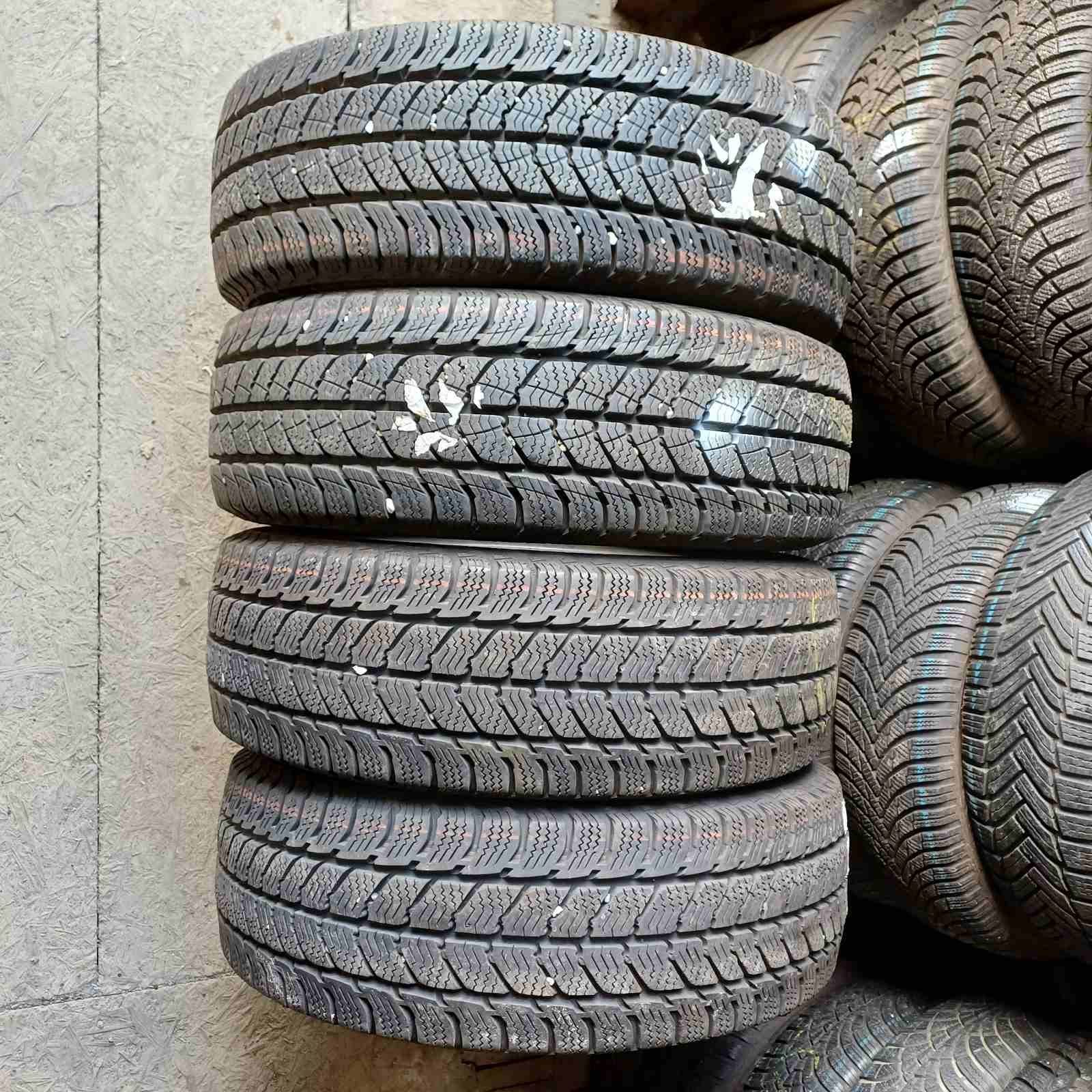 Uniroyal SNOW MAX3 215/65R16C